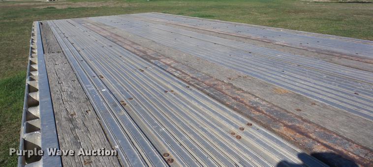 image for item AY9583 2001 Utility FS2CHA flatbed trailer