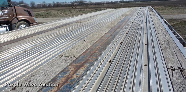 image for item AY9583 2001 Utility FS2CHA flatbed trailer