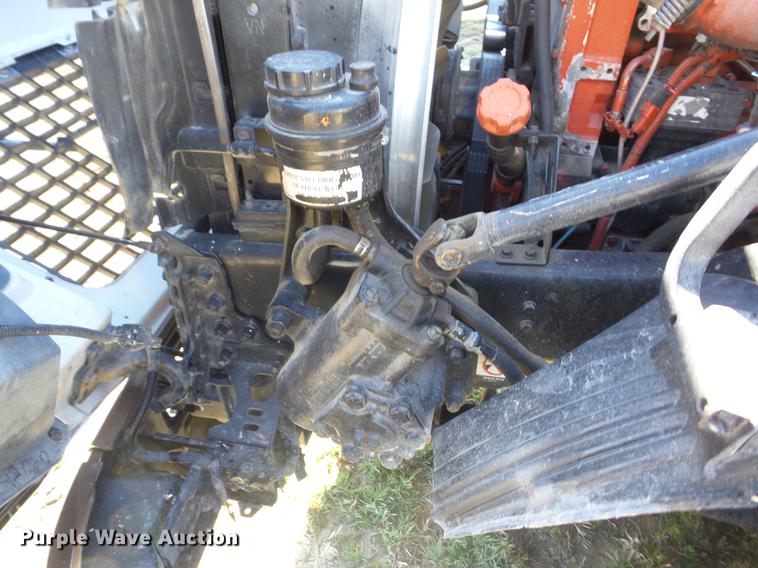 image for item AY9584 2004 Volvo VNL semi truck