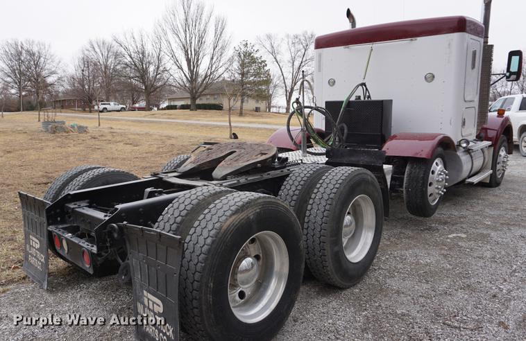 image for item DB0343 2001 Kenworth T800 semi truck