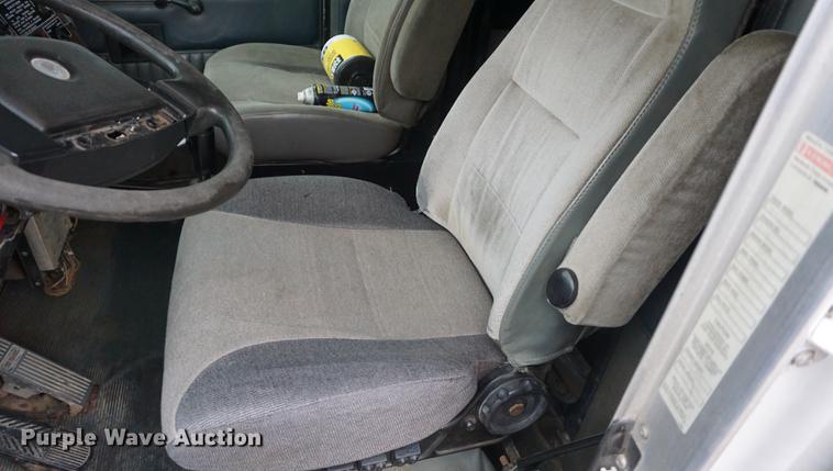 image for item DB0343 2001 Kenworth T800 semi truck