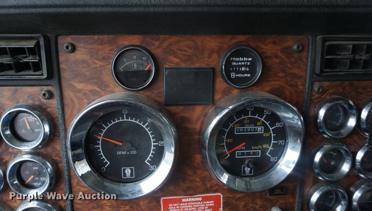 image for item DB0343 2001 Kenworth T800 semi truck