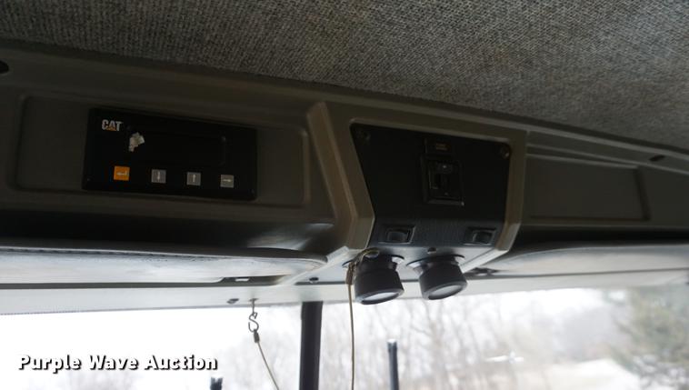 image for item DB0343 2001 Kenworth T800 semi truck