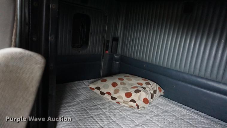 image for item DB0343 2001 Kenworth T800 semi truck