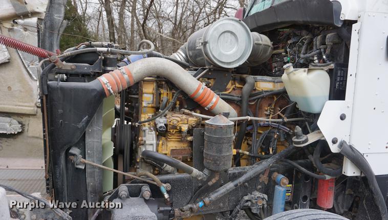 image for item DB0343 2001 Kenworth T800 semi truck