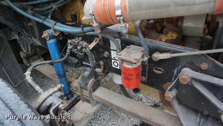 image for item DB0343 2001 Kenworth T800 semi truck