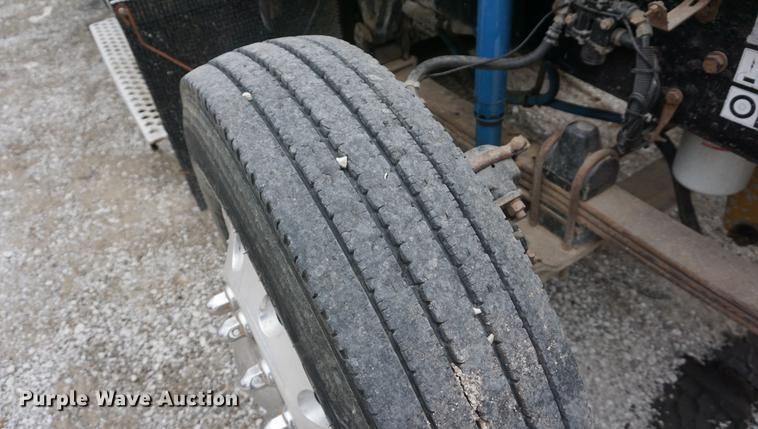 image for item DB0343 2001 Kenworth T800 semi truck