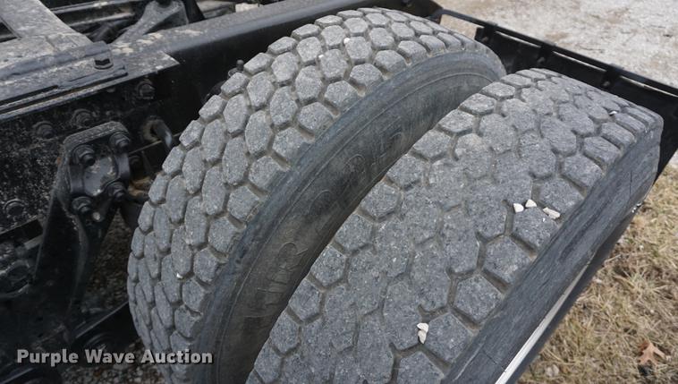 image for item DB0343 2001 Kenworth T800 semi truck