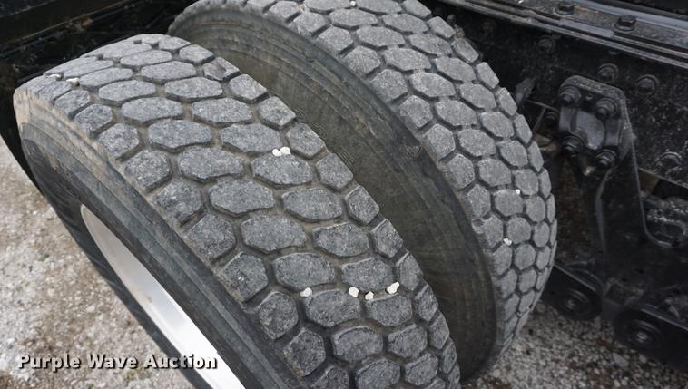 image for item DB0343 2001 Kenworth T800 semi truck