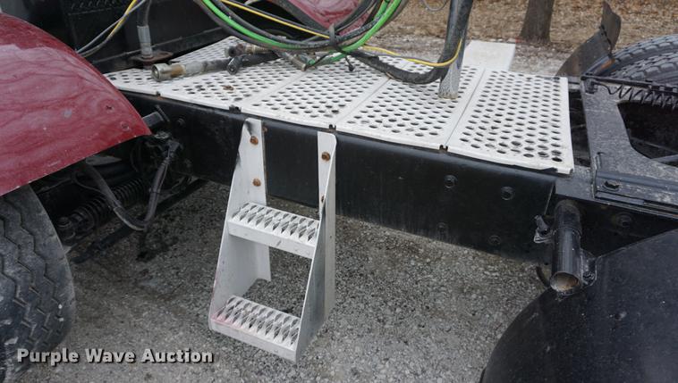 image for item DB0343 2001 Kenworth T800 semi truck