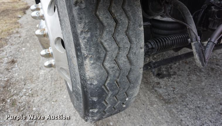 image for item DB0343 2001 Kenworth T800 semi truck