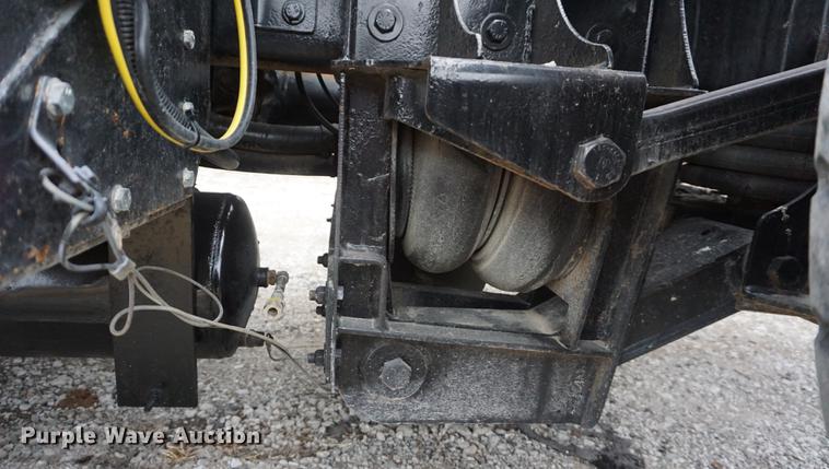 image for item DB0343 2001 Kenworth T800 semi truck