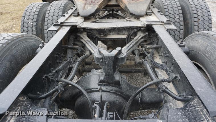 image for item DB0343 2001 Kenworth T800 semi truck