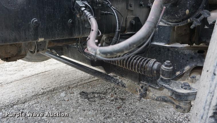 image for item DB0343 2001 Kenworth T800 semi truck