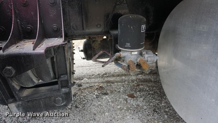 image for item DB0343 2001 Kenworth T800 semi truck