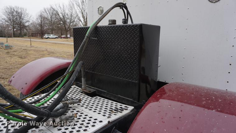 image for item DB0343 2001 Kenworth T800 semi truck