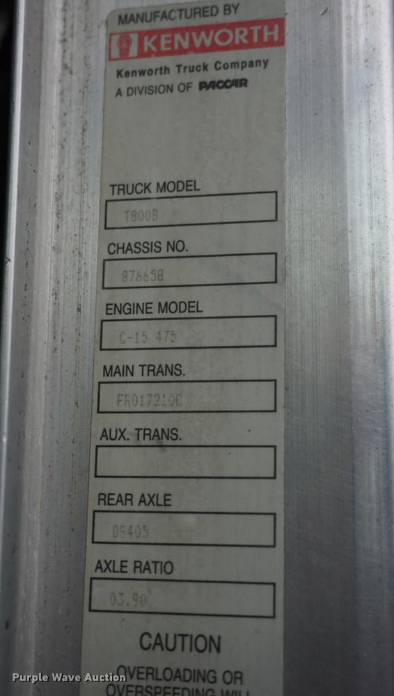 image for item DB0343 2001 Kenworth T800 semi truck