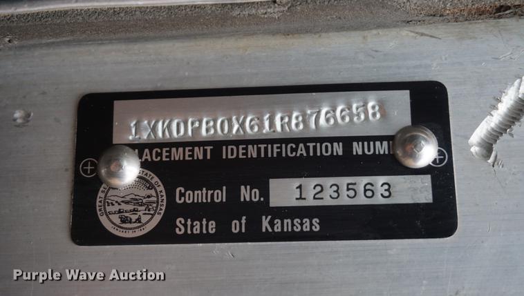 image for item DB0343 2001 Kenworth T800 semi truck