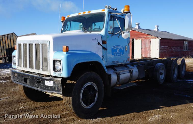 image for item DB0350 1990 International G2504 truck chassis