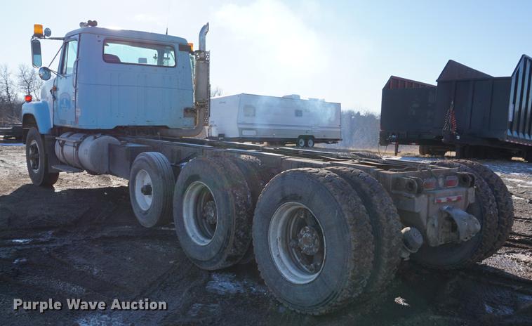 image for item DB0350 1990 International G2504 truck chassis