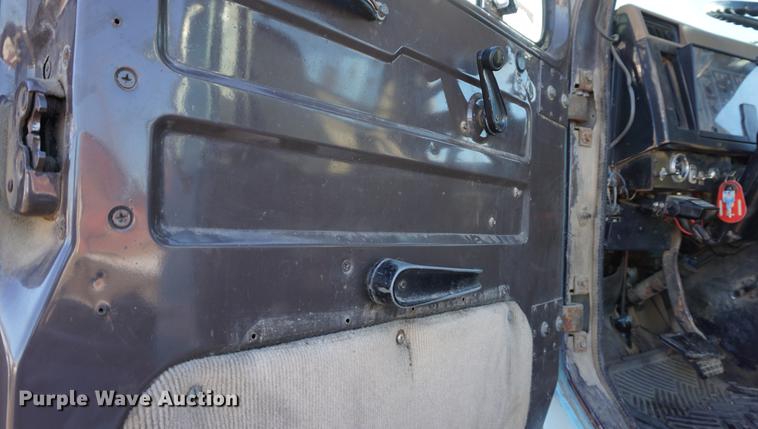 image for item DB0350 1990 International G2504 truck chassis