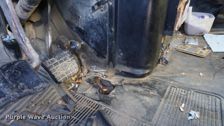 image for item DB0350 1990 International G2504 truck chassis