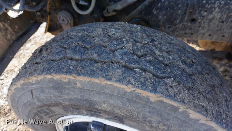 image for item DB0350 1990 International G2504 truck chassis