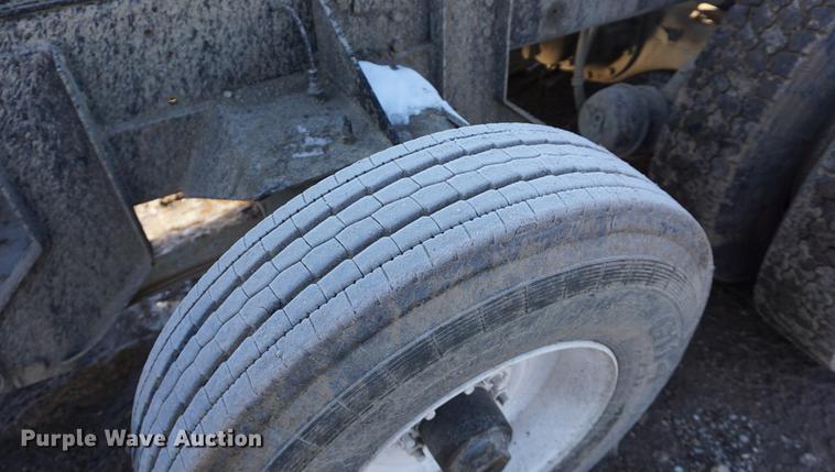 image for item DB0350 1990 International G2504 truck chassis