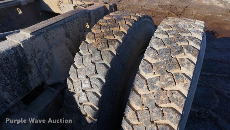 image for item DB0350 1990 International G2504 truck chassis