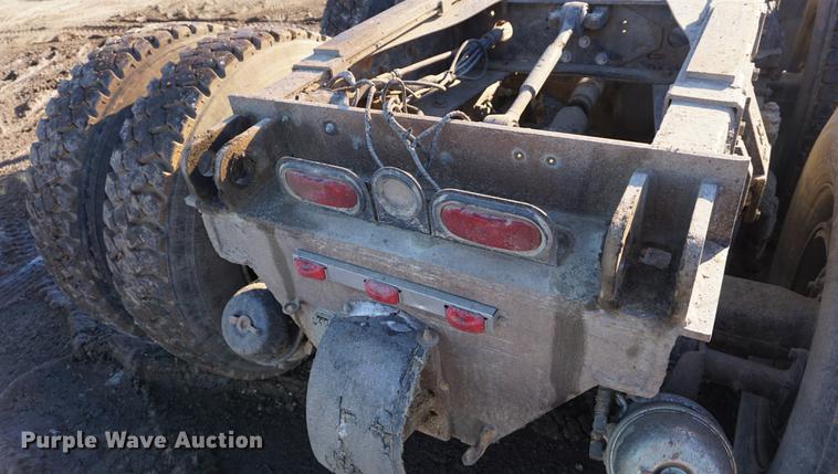 image for item DB0350 1990 International G2504 truck chassis
