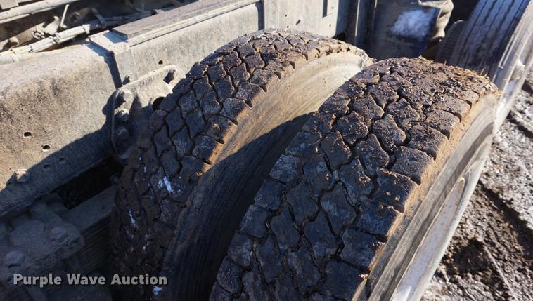 image for item DB0350 1990 International G2504 truck chassis