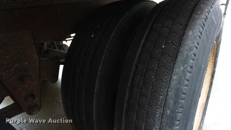 image for item DB0452 1994 Stoughton AVW485TSC dry van trailer