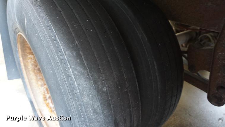 image for item DB0452 1994 Stoughton AVW485TSC dry van trailer