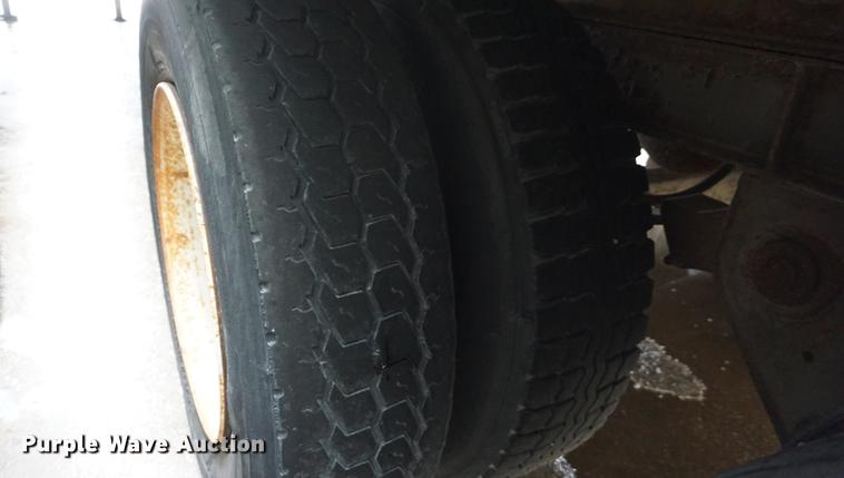 image for item DB0454 1994 Freuhauf FBHLP915NF248W dry van trailer