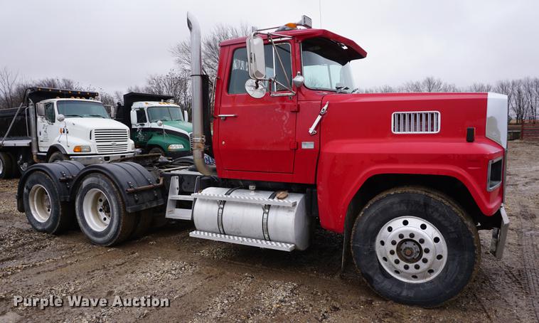image for item DB0459 1989 Ford LTL9000 semi truck