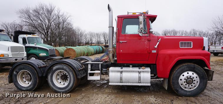 image for item DB0459 1989 Ford LTL9000 semi truck