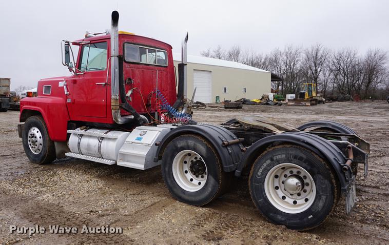 image for item DB0459 1989 Ford LTL9000 semi truck