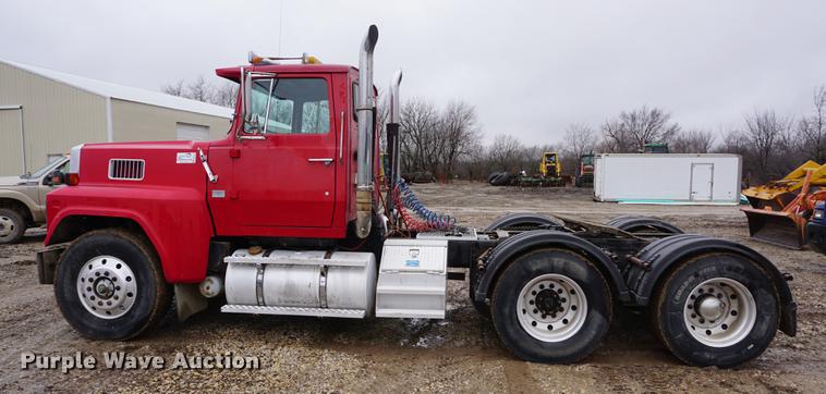 image for item DB0459 1989 Ford LTL9000 semi truck