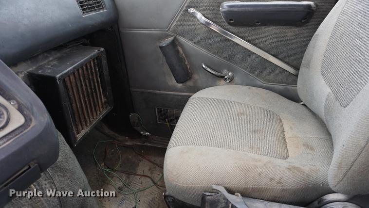 image for item DB0459 1989 Ford LTL9000 semi truck