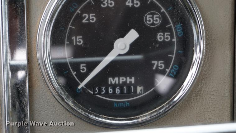 image for item DB0459 1989 Ford LTL9000 semi truck