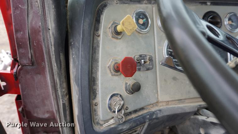 image for item DB0459 1989 Ford LTL9000 semi truck