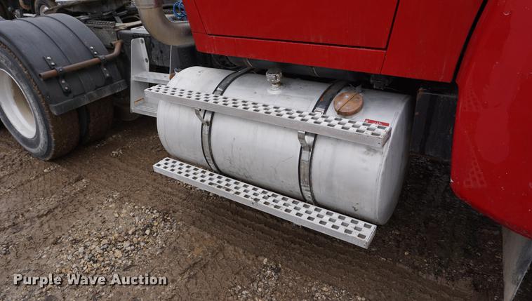 image for item DB0459 1989 Ford LTL9000 semi truck