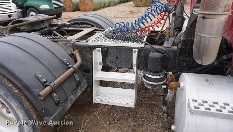 image for item DB0459 1989 Ford LTL9000 semi truck