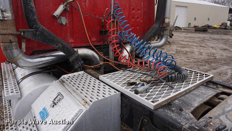 image for item DB0459 1989 Ford LTL9000 semi truck