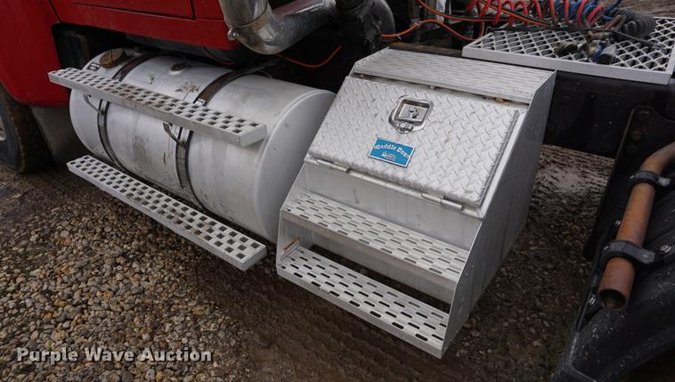 image for item DB0459 1989 Ford LTL9000 semi truck