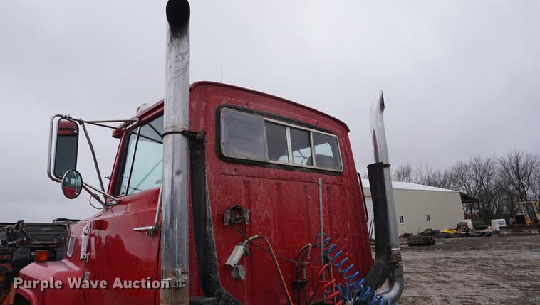 image for item DB0459 1989 Ford LTL9000 semi truck