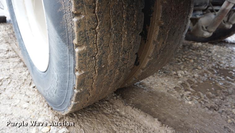 image for item DB0459 1989 Ford LTL9000 semi truck