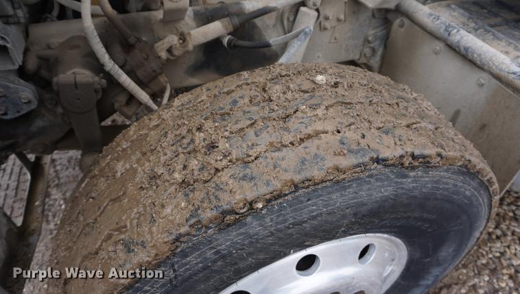 image for item DB0459 1989 Ford LTL9000 semi truck