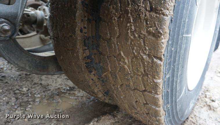 image for item DB0459 1989 Ford LTL9000 semi truck