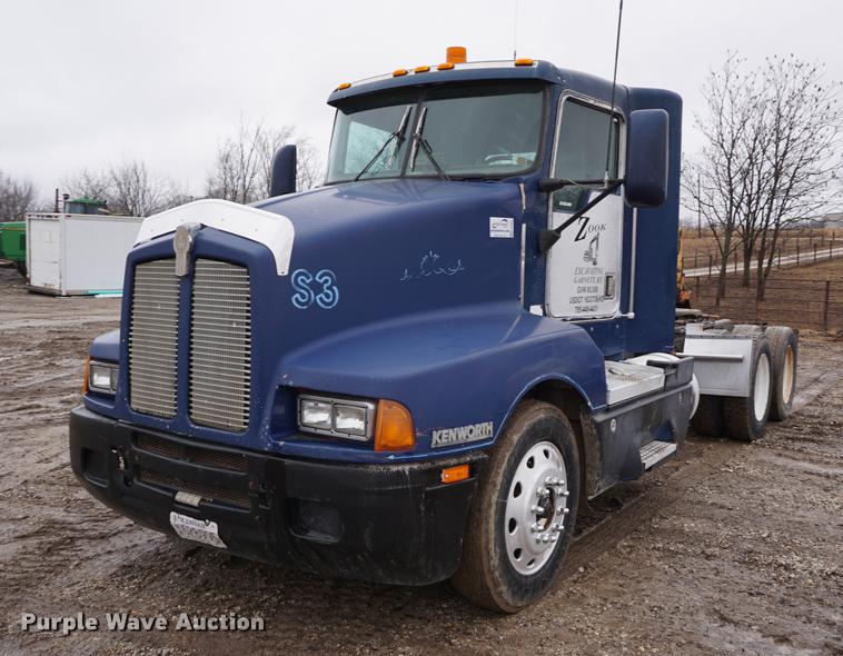 image for item DB0460 1998 Kenworth T600 semi truck
